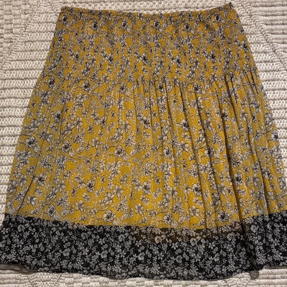 Max Studio Yellow and Black Floral A-Line Skirt - Picture 5 of 6